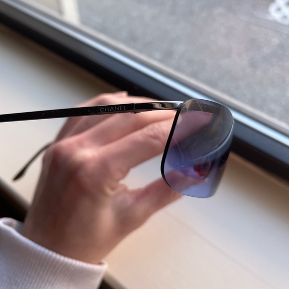 Chanel 4043 Blue Gradient Rimless Sunglasses - Picture 2 of 12
